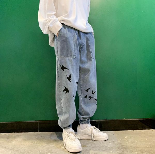 2020 spring and autumn new youth popular men's personality printed bouquet feet jeans fashion casual overalls black/blue
2020 spring and autumn new youth popular men's personality printed bouquet feet jeans fashion casual overalls black/blue