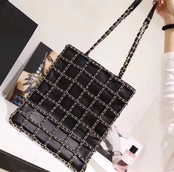 fashion ladies large-capacity handbag french 2021 shoulder ladies bag body chain style five-star decoration quality designer blakm, Red;black
fashion ladies large-capacity handbag french 2021 shoulder ladies bag body chain style five-star decoration quality designer blakm, Red;black