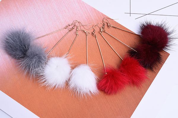 2019 fashion gold color chain earrings elegant delicate plush water mink hair tassel earrings hair piercing, Golden;silver 
2019 fashion gold color chain earrings elegant delicate plush water mink hair tassel earrings hair piercing, Golden;silver