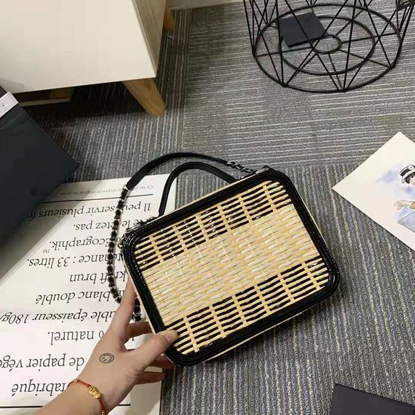 the new diamond lattice chain bag home timbo knit cosmetic shoulder his portable box female bag designer makeup bag pouch old cobbler
the new diamond lattice chain bag home timbo knit cosmetic shoulder his portable box female bag designer makeup bag pouch old cobbler
