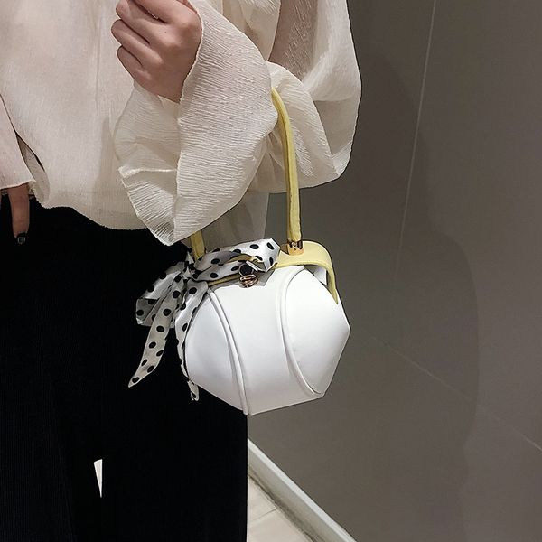 2020 new shoulder bag women's casual fashion korean version retro portable hand bag ball
2020 new shoulder bag women's casual fashion korean version retro portable hand bag ball