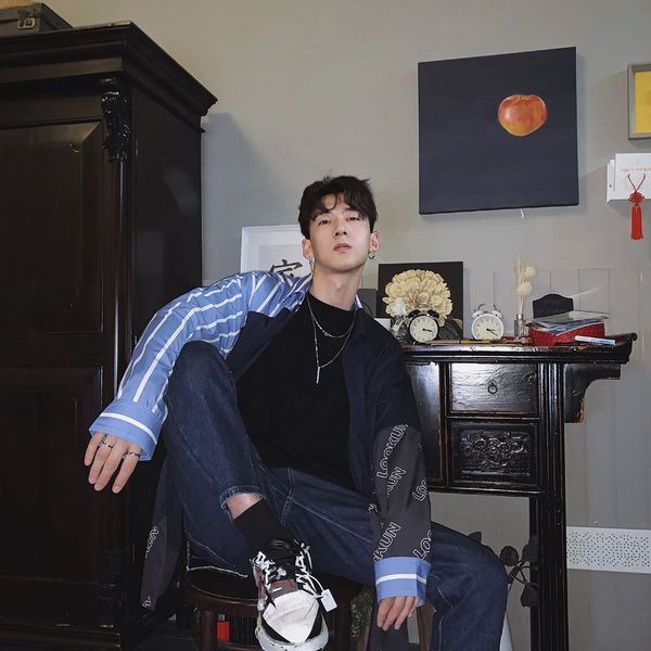 the korean version of the trend color matching design long-sleeve shirt 2019 original loose individual character menswear, White;black
the korean version of the trend color matching design long-sleeve shirt 2019 original loose individual character menswear, White;black