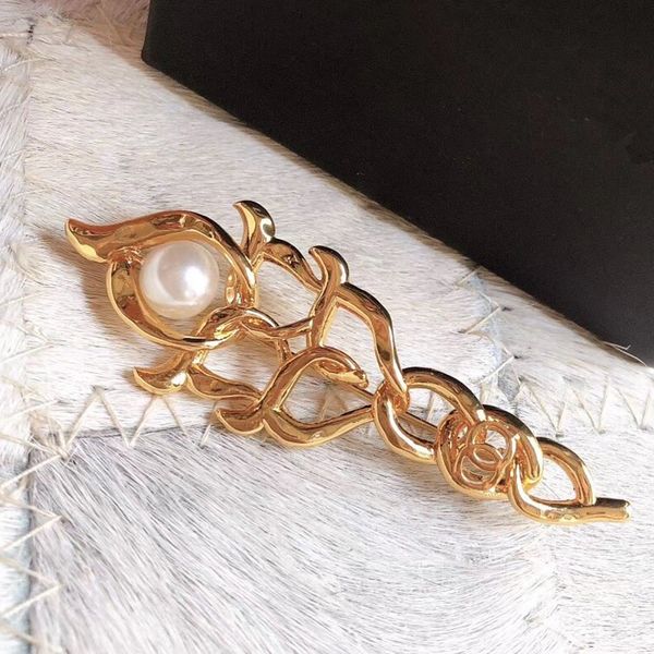 c1900 fashion brooch flower arrow retro ladies wedding jewelry accessories jewelry simulation pearl hollow-out one-character brooch, Gray
c1900 fashion brooch flower arrow retro ladies wedding jewelry accessories jewelry simulation pearl hollow-out one-character brooch, Gray