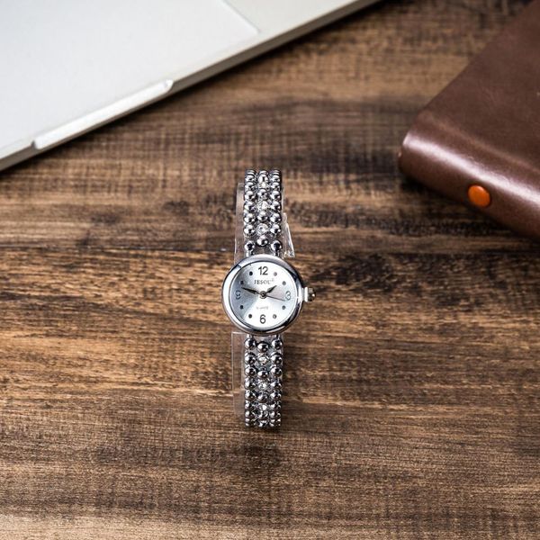 ladies fashion trend simple small dial fresh steel band quartz watch + bracelet set ---3pcs/set, Slivery;brown
ladies fashion trend simple small dial fresh steel band quartz watch + bracelet set ---3pcs/set, Slivery;brown