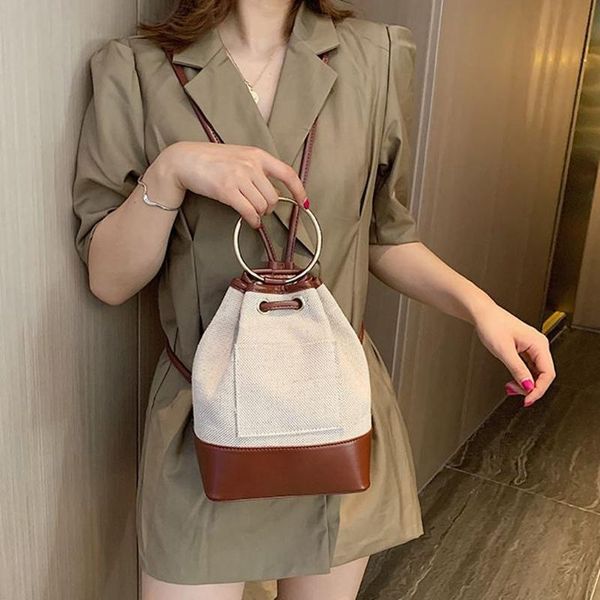 ковш сумки на ремне женщины ретро weave кожа письмо кольцо ручки сумка рюкзака большой емкости сумки девушка pockest bolsas mujer
ковш сумки на ремне женщины ретро weave кожа письмо кольцо ручки сумка рюкзака большой емкости сумки девушка pockest bolsas mujer