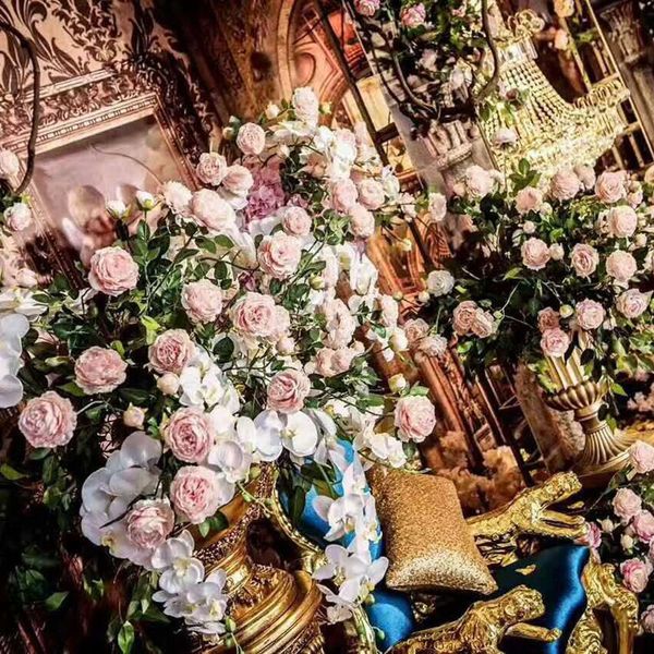 10pcs silk artificial rose flower branch realistic 6 head flowers and leaves home wedding decoration plastice flower fleur fausse
10pcs silk artificial rose flower branch realistic 6 head flowers and leaves home wedding decoration plastice flower fleur fausse