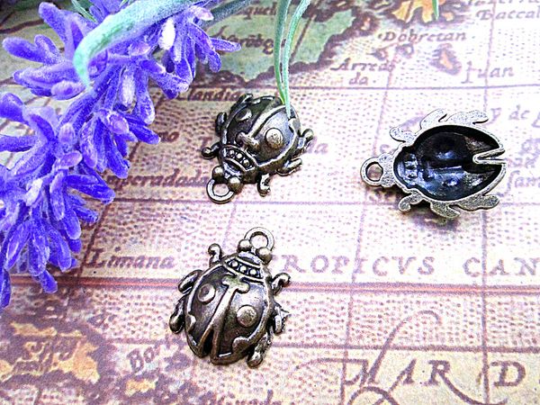 36pcs--ladybug charms antique bronze ladybird pendants/charms, lady beetle,17x22mm, Bronze;silver
36pcs--ladybug charms antique bronze ladybird pendants/charms, lady beetle,17x22mm, Bronze;silver
