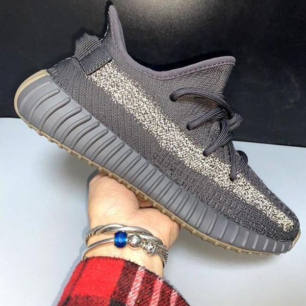 new cinder yecheil yeshaya black static reflective kanye west men running shoes cloud white earth clay zebra beluga women trainer sneakers
new cinder yecheil yeshaya black static reflective kanye west men running shoes cloud white earth clay zebra beluga women trainer sneakers