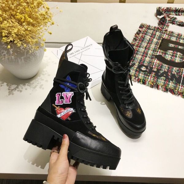 2020 comfortable women's boots thick high-heeled front lace-up british style printed color-matching martin boots factory direct sales, Black
2020 comfortable women's boots thick high-heeled front lace-up british style printed color-matching martin boots factory direct sales, Black