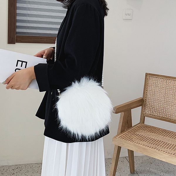 2020 new ladies shoulder bag korean version pearl chain round small bag fashion elegant messenger women
2020 new ladies shoulder bag korean version pearl chain round small bag fashion elegant messenger women