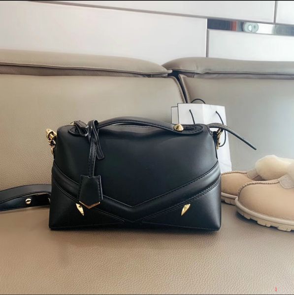 designer women handbag fashion shoulder bags textured leather solid color rivet */cfy2002265*5
designer women handbag fashion shoulder bags textured leather solid color rivet */cfy2002265*5