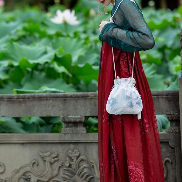 new chinese style oblique cross-body pouch fairy wild embroidery portable hanfu bag ancient style shoulder bags mochila mujer
new chinese style oblique cross-body pouch fairy wild embroidery portable hanfu bag ancient style shoulder bags mochila mujer