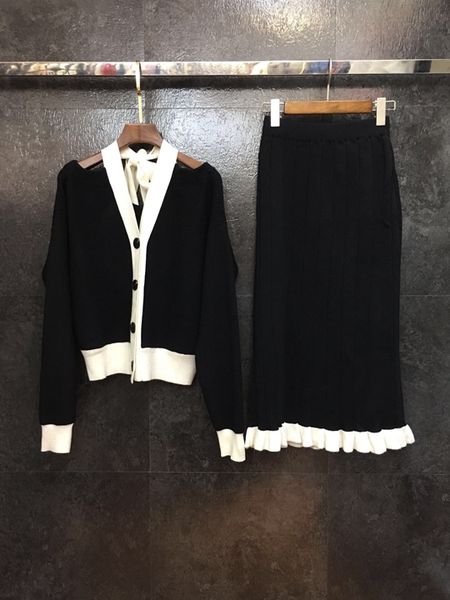 fall / winter 2019 new women's color blocking and taping back open back long sleeve knitted cardigan + half skirt set 1025, White
fall / winter 2019 new women's color blocking and taping back open back long sleeve knitted cardigan + half skirt set 1025, White