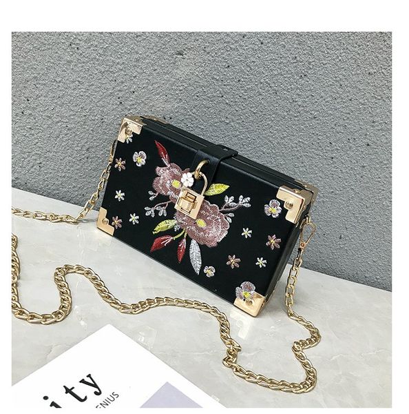 casual embroidery flower hard-surface clutch bag women evening party purse for cellphone makeup national style shoulder handbag
casual embroidery flower hard-surface clutch bag women evening party purse for cellphone makeup national style shoulder handbag