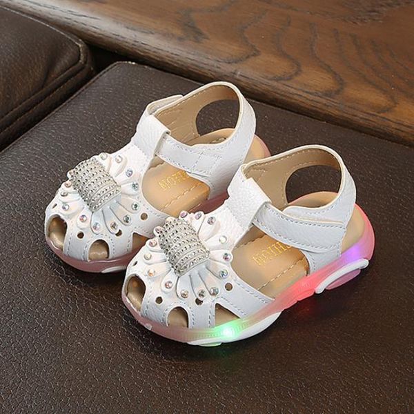 2020 summer baby flower little bear bottom children's luminous sandals girls' non slip flashing beach sandals, Black;red
2020 summer baby flower little bear bottom children's luminous sandals girls' non slip flashing beach sandals, Black;red