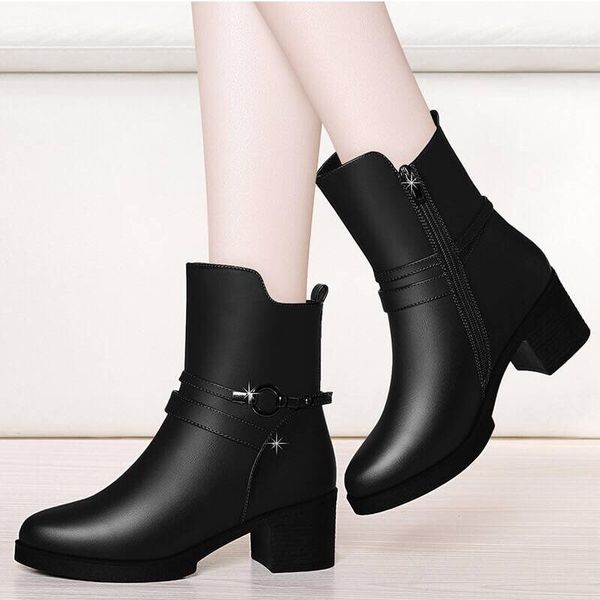 2019 autumn and winter new thick with ankle boots women's tube boots round head single with velvet leather, Black
2019 autumn and winter new thick with ankle boots women's tube boots round head single with velvet leather, Black