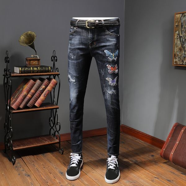 мужчины повседневного тощие бабочки вышивки рваных джинсы streetwear синего жан качество брюки, Blue
мужчины повседневного тощие бабочки вышивки рваных джинсы streetwear синего жан качество брюки, Blue
