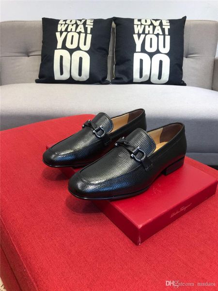 18fw luxury brands leather fashion men business dress loafers pointed toe black shoes oxford breathable formal wedding shoes lisy1
18fw luxury brands leather fashion men business dress loafers pointed toe black shoes oxford breathable formal wedding shoes lisy1