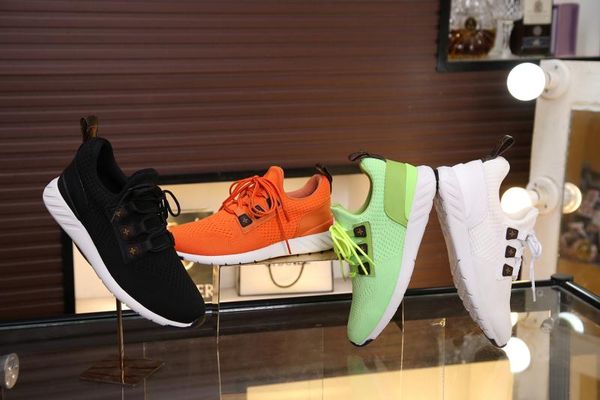 2020 stylish time out simple leather high end low cut men and women running shoes sports trainers, Black
2020 stylish time out simple leather high end low cut men and women running shoes sports trainers, Black