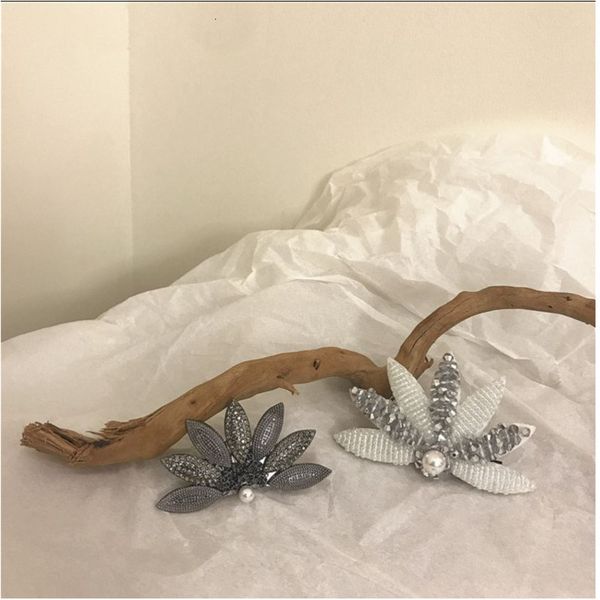 1pc fashion korean girls elegance crystal pearl hair clips big cloth flowers hair pin for women hairpins ladies accessories, Golden;white
1pc fashion korean girls elegance crystal pearl hair clips big cloth flowers hair pin for women hairpins ladies accessories, Golden;white