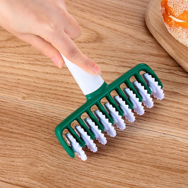1pcs лапша cutter кухня инструмент многофункциональный роликовый докеров тесто cutter пластиковые лапши нож макаронные instant лапша maker
1pcs лапша cutter кухня инструмент многофункциональный роликовый докеров тесто cutter пластиковые лапши нож макаронные instant лапша maker
