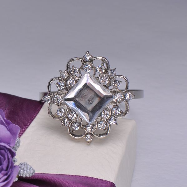 rhinestone кольца для салфеток для украшения свадебного стола никелирование новые держатели салфеток бесплатная доставка 50 шт. / лот
rhinestone кольца для салфеток для украшения свадебного стола никелирование новые держатели салфеток бесплатная доставка 50 шт. / лот
