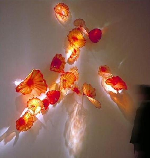 modern art decor glass wall plates hand blown glass hanging art plates for wall decoration 
modern art decor glass wall plates hand blown glass hanging art plates for wall decoration