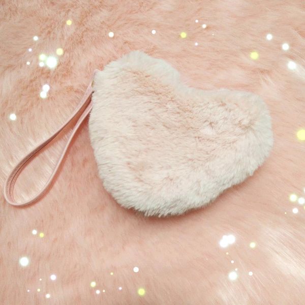 milk bear small bag autumn winter new hair ball heart-shaped plush bag personality women handbag
milk bear small bag autumn winter new hair ball heart-shaped plush bag personality women handbag