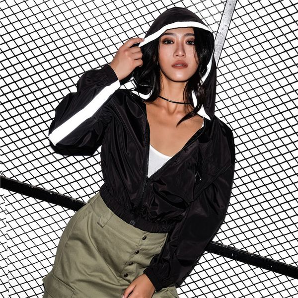 2018 autumn new women's street shoots trendy stripe stitching zipper long-sleeved hooded waist short jacket, Black
2018 autumn new women's street shoots trendy stripe stitching zipper long-sleeved hooded waist short jacket, Black
