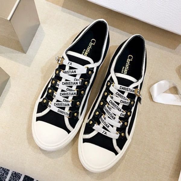 Sandálias shoe01
Sandálias shoe01