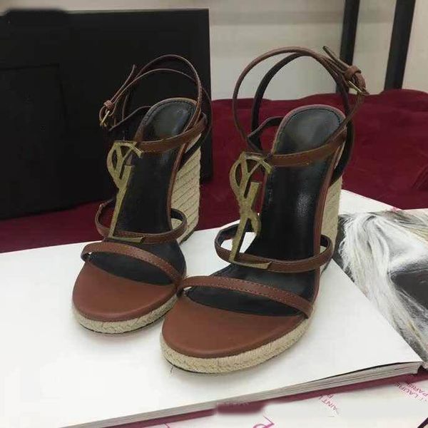 2019 luxury designer shoes slides summer beach indoor flat g sandals slippers house flip flops with spike sandal size35-44 with box q32, Black
2019 luxury designer shoes slides summer beach indoor flat g sandals slippers house flip flops with spike sandal size35-44 with box q32, Black