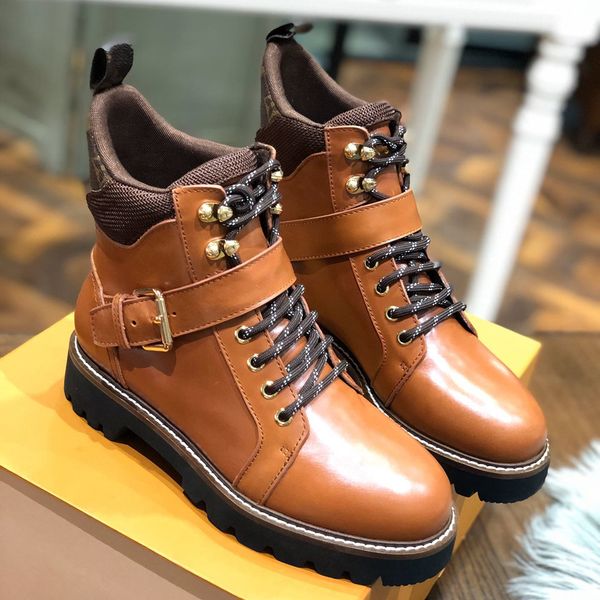 2019 autumn and winter new flat female martin boots leather retro british wind boots wild outdoor and comfortable women's boots, Black
2019 autumn and winter new flat female martin boots leather retro british wind boots wild outdoor and comfortable women's boots, Black