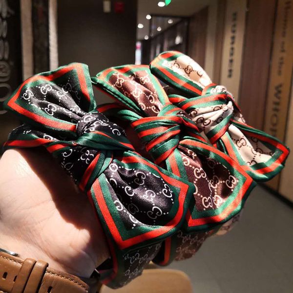 2020 new arrival women headband fashion brand bow hair band silk headbands factory wholesale, Black;brown
2020 new arrival women headband fashion brand bow hair band silk headbands factory wholesale, Black;brown