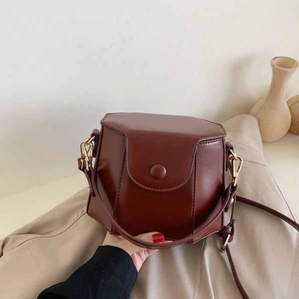 chic малого ck женщина пакет 2020 сумочка западного стиль одноместного плеча satchel bucket пакет из мягкой кожи мобильного телефона сумка l
chic малого ck женщина пакет 2020 сумочка западного стиль одноместного плеча satchel bucket пакет из мягкой кожи мобильного телефона сумка l