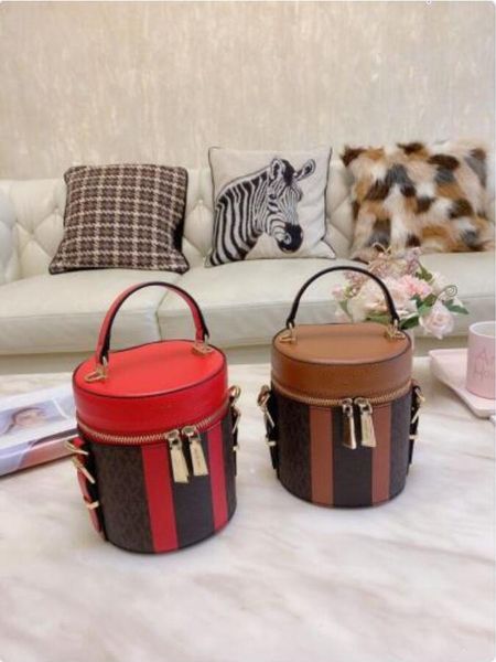 fashion women shoulder bags classic leather heart style gold chain new women bag handbag tote bags messenger handbags
fashion women shoulder bags classic leather heart style gold chain new women bag handbag tote bags messenger handbags