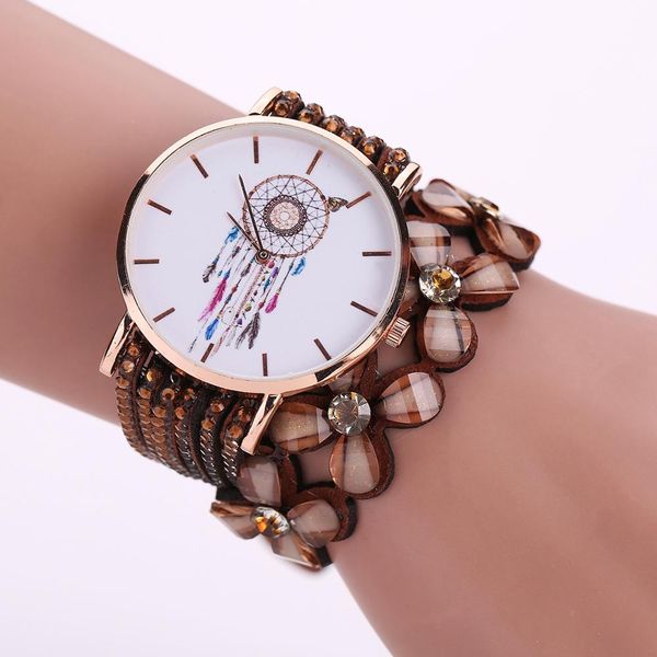 the velvet watch is wrapped around the lady's wrist bracelet in a vintage four-leaf clover crystal lady's wrist bracelet, Slivery;brown
the velvet watch is wrapped around the lady's wrist bracelet in a vintage four-leaf clover crystal lady's wrist bracelet, Slivery;brown