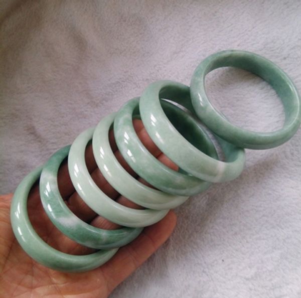 natural burmese jadeite 54-64mm light green bracelet elegant princess jewelry send mom to girlfriend, Golden;silver
natural burmese jadeite 54-64mm light green bracelet elegant princess jewelry send mom to girlfriend, Golden;silver