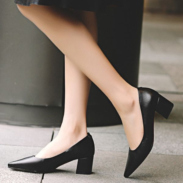 high-heeled shoes pq531-13 new style chunky heel pointed black and white work shoes genuine leather full-grain leather sha
high-heeled shoes pq531-13 new style chunky heel pointed black and white work shoes genuine leather full-grain leather sha