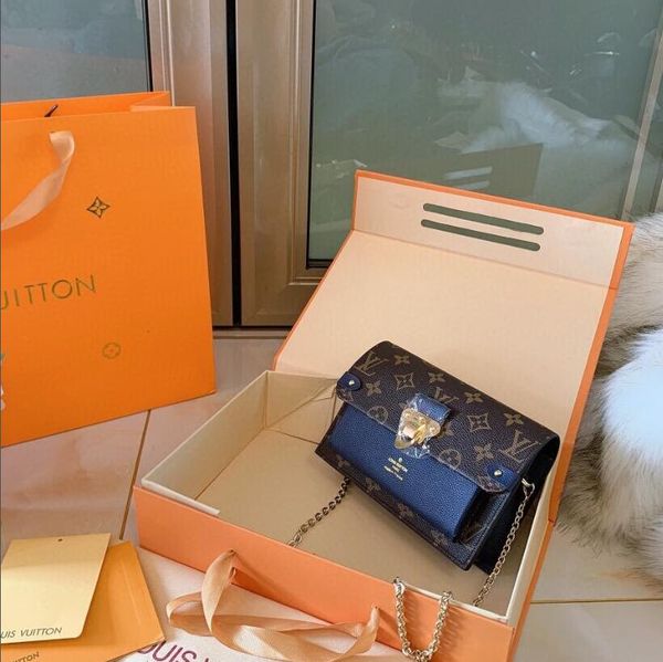 2020 female bag fashion pu all-matched big hand bags casual tote handbag elegant ladies simple handbags new cosmetic bag n007
2020 female bag fashion pu all-matched big hand bags casual tote handbag elegant ladies simple handbags new cosmetic bag n007