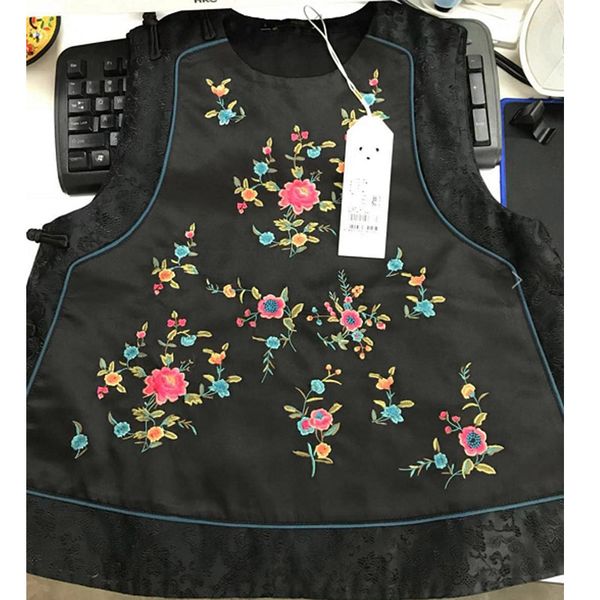 outline lady embroidered waistcoat spring vest l191y031, Black;white 
outline lady embroidered waistcoat spring vest l191y031, Black;white