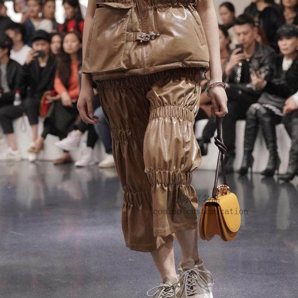 2020 весной и летом ниша дизайн half moon shaped saddle bag женский смола цепи мода сумки на ремне женщины кошелек и сумки
2020 весной и летом ниша дизайн half moon shaped saddle bag женский смола цепи мода сумки на ремне женщины кошелек и сумки