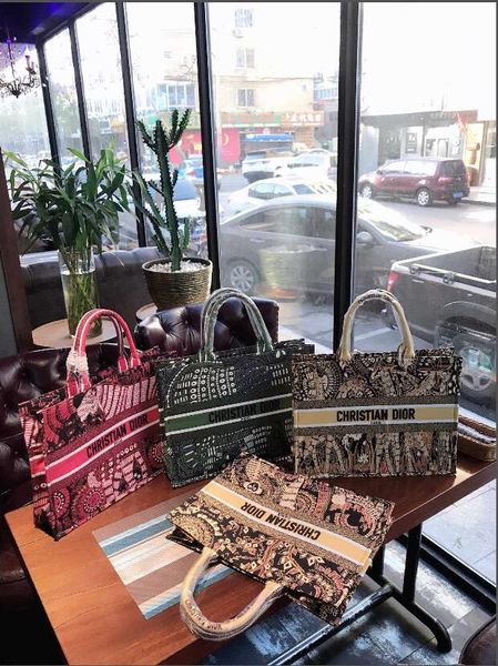 2020 новая горячая распродажа сумочка женская мода wild classic большая емкость crossbody сумка женская дикая классическая сумка кошелек рюк 
2020 новая горячая распродажа сумочка женская мода wild classic большая емкость crossbody сумка женская дикая классическая сумка кошелек рюк