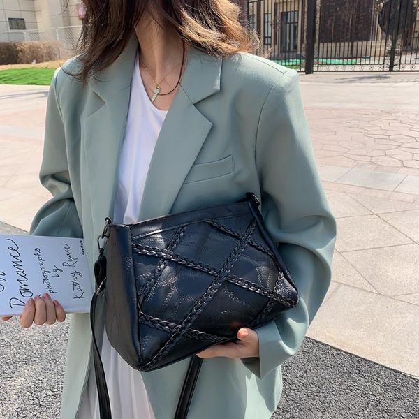 large capacity women leather braid crossbody bags solid color zip shoulder bags vintage small chain shoulder purse
large capacity women leather braid crossbody bags solid color zip shoulder bags vintage small chain shoulder purse