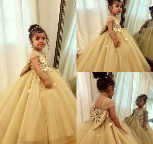 2019 gold girls pageant dresses square neck lace appliqued big bow cute flower girls dress modest a line kids party gowns, White;blue
2019 gold girls pageant dresses square neck lace appliqued big bow cute flower girls dress modest a line kids party gowns, White;blue