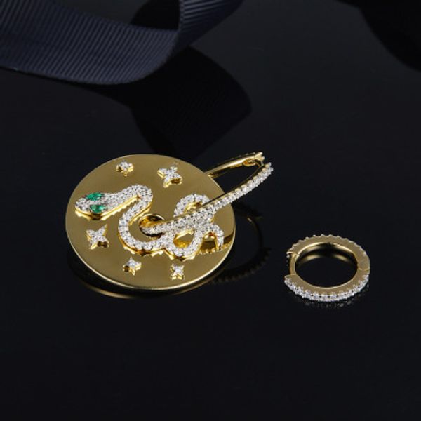 wholesale-yellow silver asymmetric uraeus earrings with green nano zirconia stone, Golden
wholesale-yellow silver asymmetric uraeus earrings with green nano zirconia stone, Golden