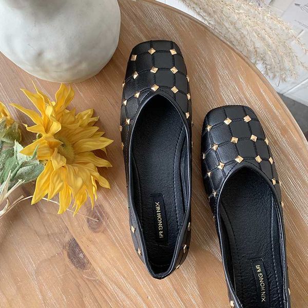 2020 new ladies round head patent leather soft wedding party shoes classic luxury design rivet thick with shallow shoes u19-83, Black
2020 new ladies round head patent leather soft wedding party shoes classic luxury design rivet thick with shallow shoes u19-83, Black