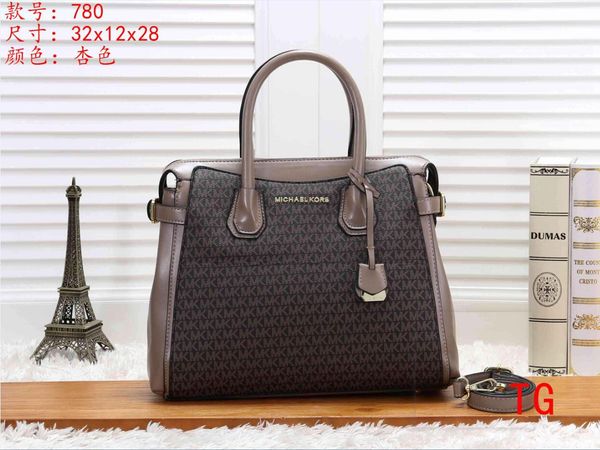 2019 Design Handbag Ladies Brand Totes Clutch Bag High Quality Classic Shoulder Bags Fashion Leather Hand Bags C000302
2019 Design Handbag Ladies Brand Totes Clutch Bag High Quality Classic Shoulder Bags Fashion Leather Hand Bags C000302