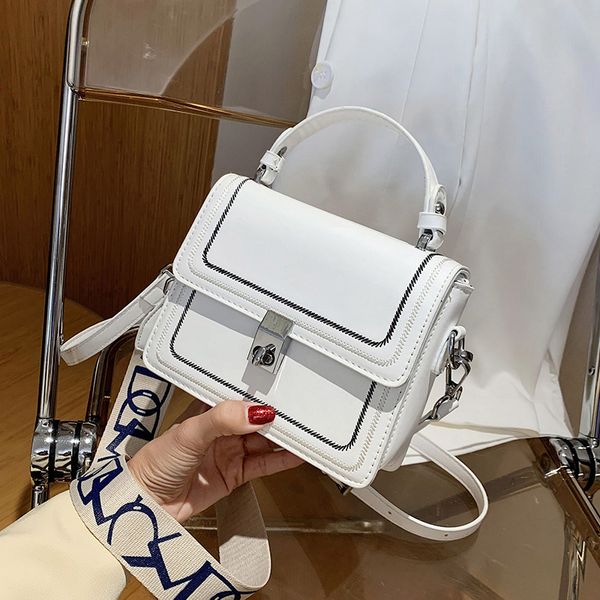 new french design fashion handbag & elegant shoulder bag messenger bag square width 17cm height 14cm thickness 7.5cm
new french design fashion handbag & elegant shoulder bag messenger bag square width 17cm height 14cm thickness 7.5cm