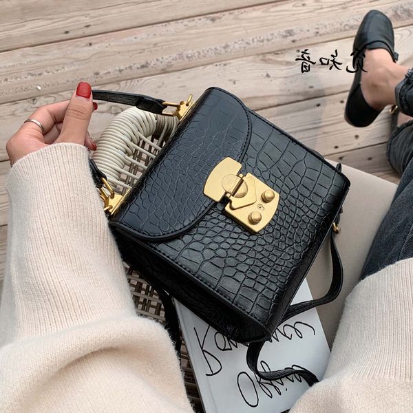 stone mini pattern pu leather crossbody bags for women 2020 lock shoulder messenger bag female travel handbags
stone mini pattern pu leather crossbody bags for women 2020 lock shoulder messenger bag female travel handbags