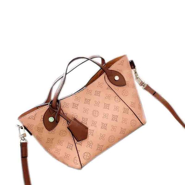 cowhide ladies classic coin purse handbag shoulder bag square tote shopping bag type, two options 25*21
cowhide ladies classic coin purse handbag shoulder bag square tote shopping bag type, two options 25*21